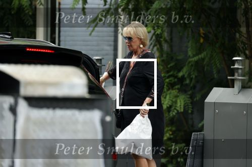Amsterdam 19 juli 2021
Sheila de Vries koopt bloemen in amsterdam zuid