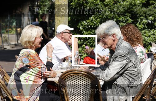Amsterdam 23 juli 2021
Ad Visser en Sheila de Vries op terras samen in Amsterdam.