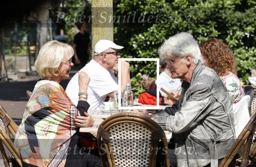 Amsterdam 23 juli 2021
Ad Visser en Sheila de Vries op terras samen in Amsterdam.