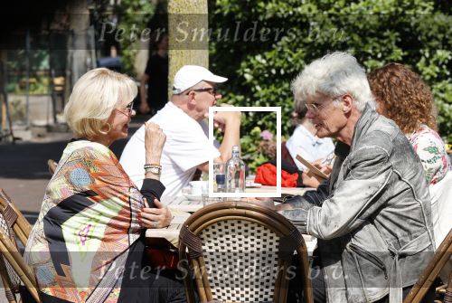 Amsterdam 23 juli 2021
Ad Visser en Sheila de Vries op terras samen in Amsterdam.