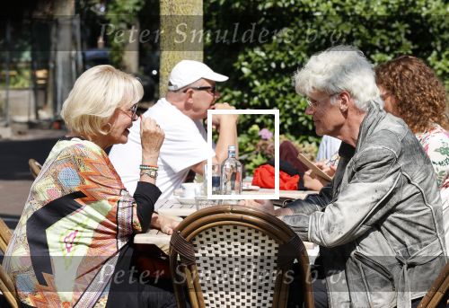 Amsterdam 23 juli 2021
Ad Visser en Sheila de Vries op terras samen in Amsterdam.