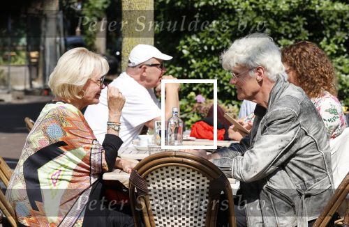 Amsterdam 23 juli 2021
Ad Visser en Sheila de Vries op terras samen in Amsterdam.