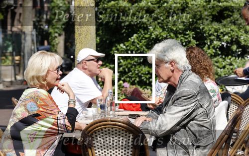 Amsterdam 23 juli 2021
Ad Visser en Sheila de Vries op terras samen in Amsterdam.