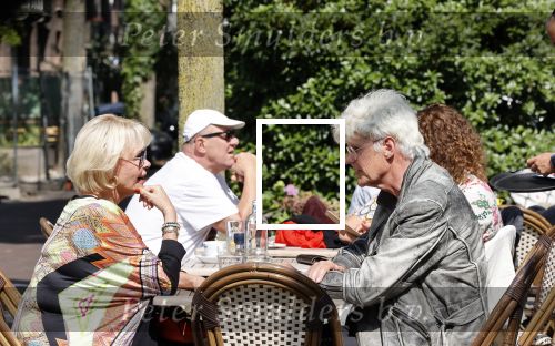 Amsterdam 23 juli 2021
Ad Visser en Sheila de Vries op terras samen in Amsterdam.