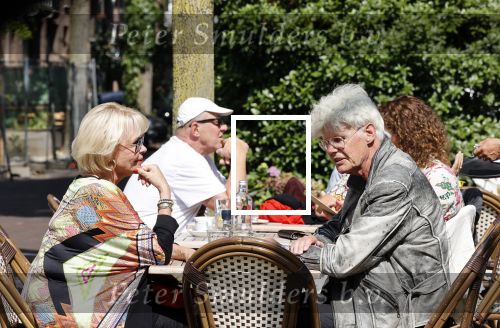 Amsterdam 23 juli 2021
Ad Visser en Sheila de Vries op terras samen in Amsterdam.