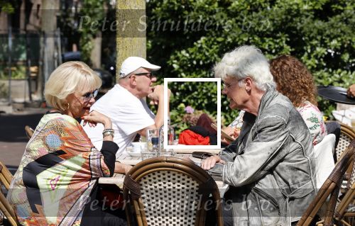 Amsterdam 23 juli 2021
Ad Visser en Sheila de Vries op terras samen in Amsterdam.