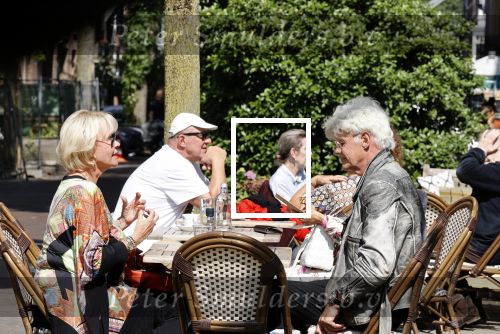 Amsterdam 23 juli 2021
Ad Visser en Sheila de Vries op terras samen in Amsterdam.