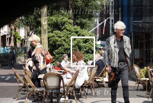 Amsterdam 23 juli 2021
Ad Visser en Sheila de Vries op terras samen in Amsterdam.