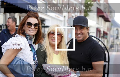 Alkmaar 7 juli 2021
Mary Borsato viert haar 76e verjaardag bij rstaurnt Pluim in Alkmaar.
Aanwezig marco Borsato met zijn vrouw Leontine , Armando Borsato met zijn vriendin en dochters . Silvana Borsato met haar dochter . Ook Senna is erbij.