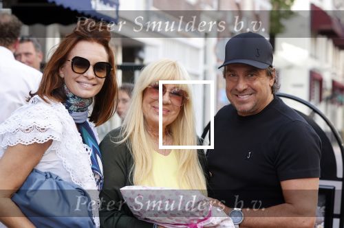 Alkmaar 7 juli 2021
Mary Borsato viert haar 76e verjaardag bij rstaurnt Pluim in Alkmaar.
Aanwezig marco Borsato met zijn vrouw Leontine , Armando Borsato met zijn vriendin en dochters . Silvana Borsato met haar dochter . Ook Senna is erbij.