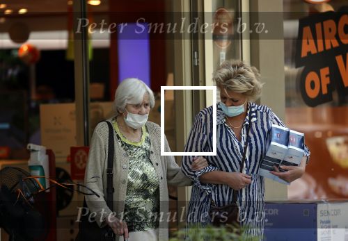 Amsterdam 14 juni 2021
Simone Kleinsma doet boodschappen met ....