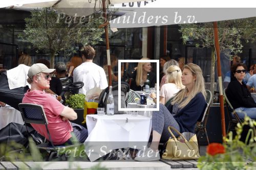 Amsterdam 10 juli 2021
Onno Aerden op terras bij George met zijn vrouw Susan Smit