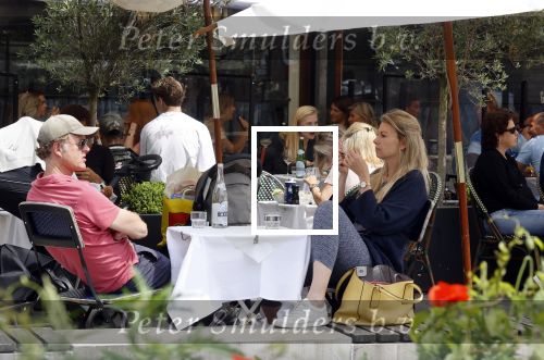 Amsterdam 10 juli 2021
Onno Aerden op terras bij George met zijn vrouw Susan Smit