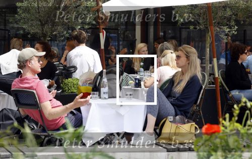 Amsterdam 10 juli 2021
Onno Aerden op terras bij George met zijn vrouw Susan Smit
