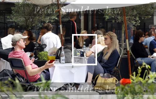 Amsterdam 10 juli 2021
Onno Aerden op terras bij George met zijn vrouw Susan Smit