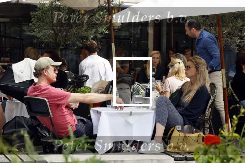 Amsterdam 10 juli 2021
Onno Aerden op terras bij George met zijn vrouw Susan Smit