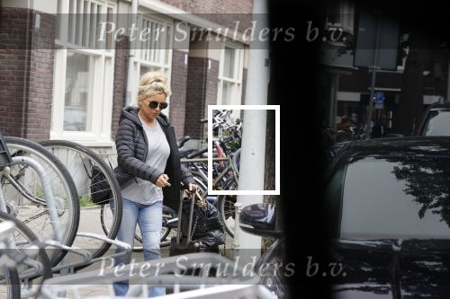 Amsterdam 15 juli 2021
Tatjana en haar moeder vertrekken met hun koffers naar schiphol.