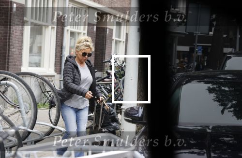 Amsterdam 15 juli 2021
Tatjana en haar moeder vertrekken met hun koffers naar schiphol.