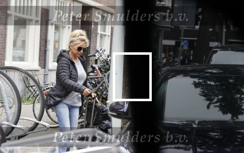 Amsterdam 15 juli 2021
Tatjana en haar moeder vertrekken met hun koffers naar schiphol.