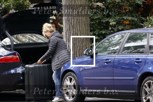 Amsterdam 15 juli 2021
Tatjana en haar moeder vertrekken met hun koffers naar schiphol.
