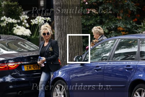 Amsterdam 15 juli 2021
Tatjana en haar moeder vertrekken met hun koffers naar schiphol.