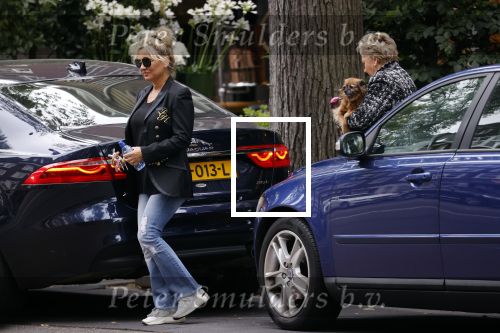 Amsterdam 15 juli 2021
Tatjana en haar moeder vertrekken met hun koffers naar schiphol.