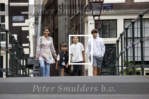 Amsterdam 6 juli 2021
Touriya Haoud met haar zoons in het centrum van Amsterdam.