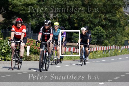 Zevenhuizen 4 juli 2021
Leontien v Moorsel Wendy v Dijk en Anouk Smulders gaan met 500 vrouwen de Amstel Gold race rijden . Vandaag was er een training . Ook Michael Zijlaard en zijn broer Ron reden mee.