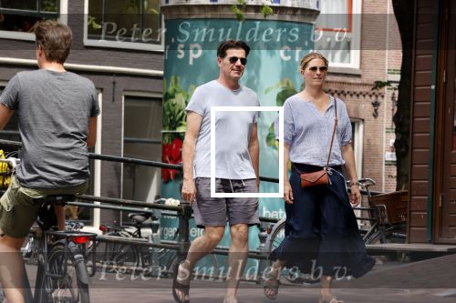 Amsterdam 17 juni 2021
Twan Huys met zijn vrouw in het centrum van Amsterdam