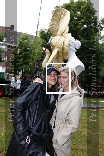 Amsterdam 21 juni 2021
Plaatsen van kunstwerk Joseph Klibansky voor Art Zuid op de apollolaan.
 Zijn vriendin Victoria Waldau alsmede zijn broer schoonzus en ouders zijn ook aanwezig. Victoria en Robin Singels