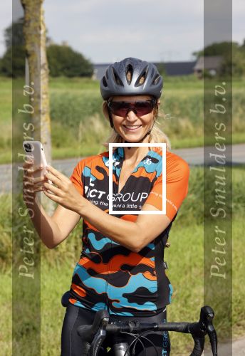 Zevenhuizen 4 juli 2021
Leontien v Moorsel Wendy v Dijk en Anouk Smulders gaan met 500 vrouwen de Amstel Gold race rijden . Vandaag was er een training . Ook Michael Zijlaard en zijn broer Ron reden mee.