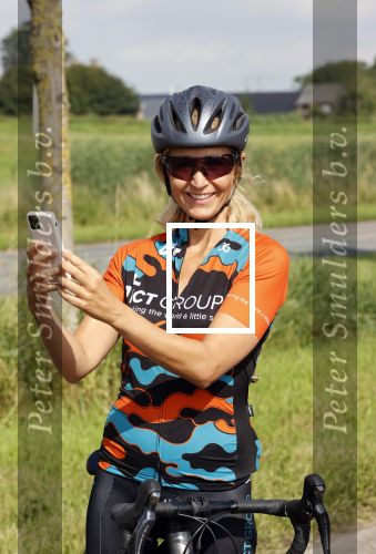 Zevenhuizen 4 juli 2021
Leontien v Moorsel Wendy v Dijk en Anouk Smulders gaan met 500 vrouwen de Amstel Gold race rijden . Vandaag was er een training . Ook Michael Zijlaard en zijn broer Ron reden mee.