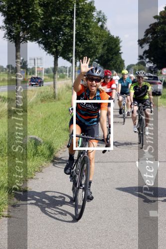 Zevenhuizen 4 juli 2021
Leontien v Moorsel Wendy v Dijk en Anouk Smulders gaan met 500 vrouwen de Amstel Gold race rijden . Vandaag was er een training . Ook Michael Zijlaard en zijn broer Ron reden mee.
