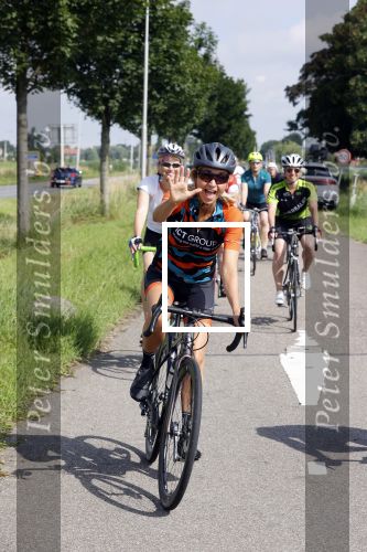 Zevenhuizen 4 juli 2021
Leontien v Moorsel Wendy v Dijk en Anouk Smulders gaan met 500 vrouwen de Amstel Gold race rijden . Vandaag was er een training . Ook Michael Zijlaard en zijn broer Ron reden mee.
