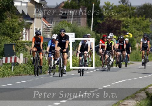 Zevenhuizen 4 juli 2021
Leontien v Moorsel Wendy v Dijk en Anouk Smulders gaan met 500 vrouwen de Amstel Gold race rijden . Vandaag was er een training . Ook Michael Zijlaard en zijn broer Ron reden mee.