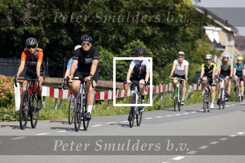 Zevenhuizen 4 juli 2021
Leontien v Moorsel Wendy v Dijk en Anouk Smulders gaan met 500 vrouwen de Amstel Gold race rijden . Vandaag was er een training . Ook Michael Zijlaard en zijn broer Ron reden mee.
