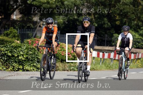 Zevenhuizen 4 juli 2021
Leontien v Moorsel Wendy v Dijk en Anouk Smulders gaan met 500 vrouwen de Amstel Gold race rijden . Vandaag was er een training . Ook Michael Zijlaard en zijn broer Ron reden mee.
