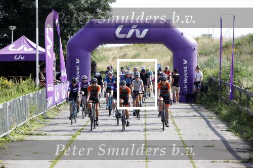 Zevenhuizen 4 juli 2021
Leontien v Moorsel Wendy v Dijk en Anouk Smulders gaan met 500 vrouwen de Amstel Gold race rijden . Vandaag was er een training . Ook Michael Zijlaard en zijn broer Ron reden mee.