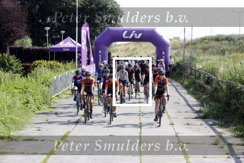 Zevenhuizen 4 juli 2021
Leontien v Moorsel Wendy v Dijk en Anouk Smulders gaan met 500 vrouwen de Amstel Gold race rijden . Vandaag was er een training . Ook Michael Zijlaard en zijn broer Ron reden mee.