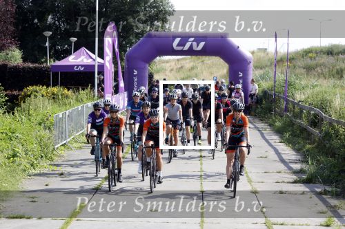 Zevenhuizen 4 juli 2021
Leontien v Moorsel Wendy v Dijk en Anouk Smulders gaan met 500 vrouwen de Amstel Gold race rijden . Vandaag was er een training . Ook Michael Zijlaard en zijn broer Ron reden mee.