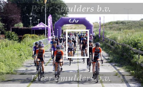 Zevenhuizen 4 juli 2021
Leontien v Moorsel Wendy v Dijk en Anouk Smulders gaan met 500 vrouwen de Amstel Gold race rijden . Vandaag was er een training . Ook Michael Zijlaard en zijn broer Ron reden mee.