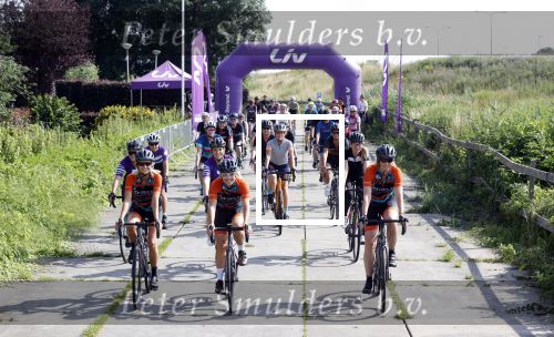 Zevenhuizen 4 juli 2021
Leontien v Moorsel Wendy v Dijk en Anouk Smulders gaan met 500 vrouwen de Amstel Gold race rijden . Vandaag was er een training . Ook Michael Zijlaard en zijn broer Ron reden mee.