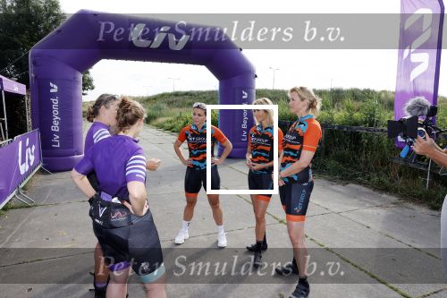 Zevenhuizen 4 juli 2021
Leontien v Moorsel Wendy v Dijk en Anouk Smulders gaan met 500 vrouwen de Amstel Gold race rijden . Vandaag was er een training . Ook Michael Zijlaard en zijn broer Ron reden mee.