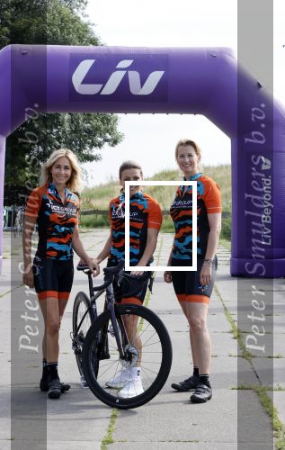 Zevenhuizen 4 juli 2021
Leontien v Moorsel Wendy v Dijk en Anouk Smulders gaan met 500 vrouwen de Amstel Gold race rijden . Vandaag was er een training . Ook Michael Zijlaard en zijn broer Ron reden mee.