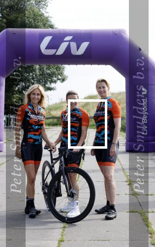 Zevenhuizen 4 juli 2021
Leontien v Moorsel Wendy v Dijk en Anouk Smulders gaan met 500 vrouwen de Amstel Gold race rijden . Vandaag was er een training . Ook Michael Zijlaard en zijn broer Ron reden mee.