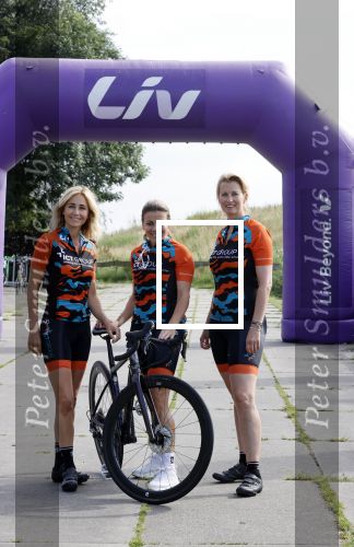 Zevenhuizen 4 juli 2021
Leontien v Moorsel Wendy v Dijk en Anouk Smulders gaan met 500 vrouwen de Amstel Gold race rijden . Vandaag was er een training . Ook Michael Zijlaard en zijn broer Ron reden mee.