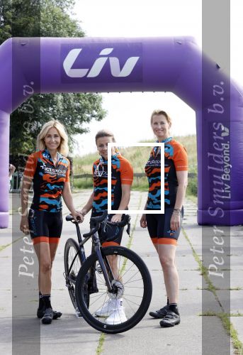 Zevenhuizen 4 juli 2021
Leontien v Moorsel Wendy v Dijk en Anouk Smulders gaan met 500 vrouwen de Amstel Gold race rijden . Vandaag was er een training . Ook Michael Zijlaard en zijn broer Ron reden mee.