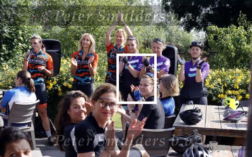 Zevenhuizen 4 juli 2021
Leontien v Moorsel Wendy v Dijk en Anouk Smulders gaan met 500 vrouwen de Amstel Gold race rijden . Vandaag was er een training . Ook Michael Zijlaard en zijn broer Ron reden mee.