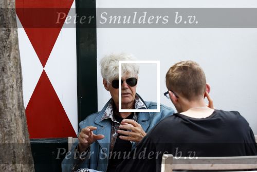 Laren 9 juli 2022
Ad Visser op terras en lopen door Laren