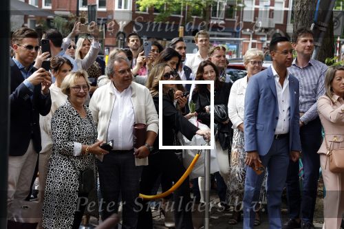 Amsterdam 10 juni 2022
Benno Leeser opent luxe chocolade winkel in Amsterdam zuid op de cornelis schuytstraat. Ook zijn vrouw Kitty Leeser is aanwezig